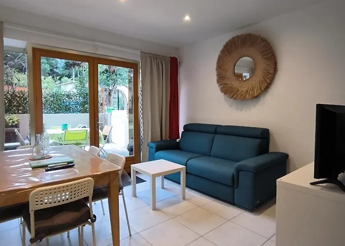 T2 Le Clos Fleuri * Le Lavandou