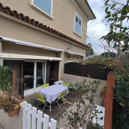 T2 Le Clos Fleuri * Le Lavandou